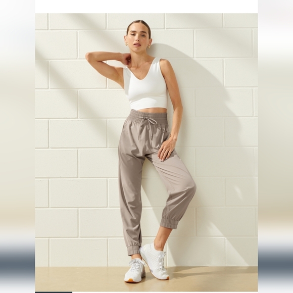 Abercrombie YPB motionTEK Joggers  High Rise In Oat. Size Small Short - Picture 2 of 16